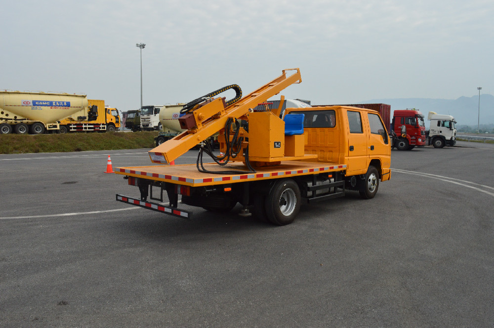 SQH5066TQXJ6護(hù)欄搶修車